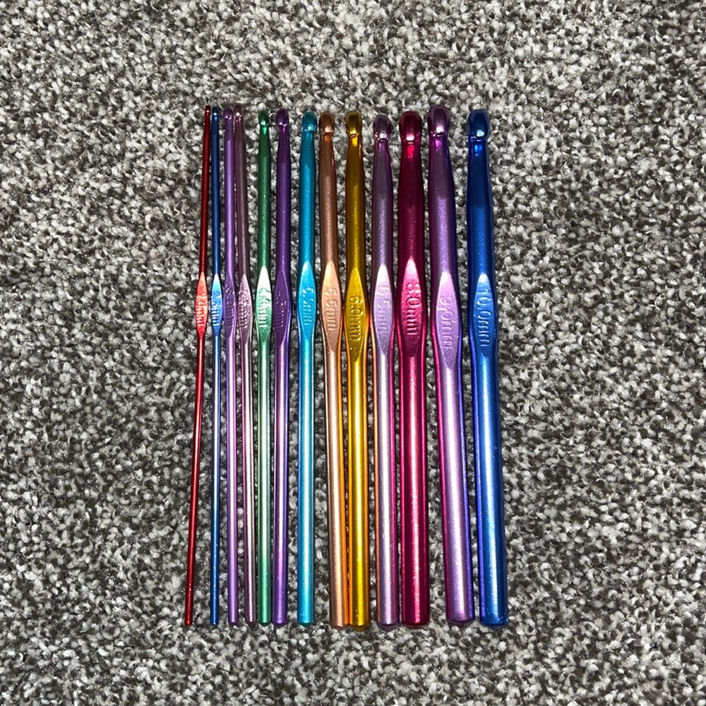 Crochet needle set